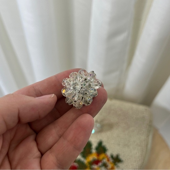 Vintage iridescent beaded clip on earrings - Picture 9 of 9